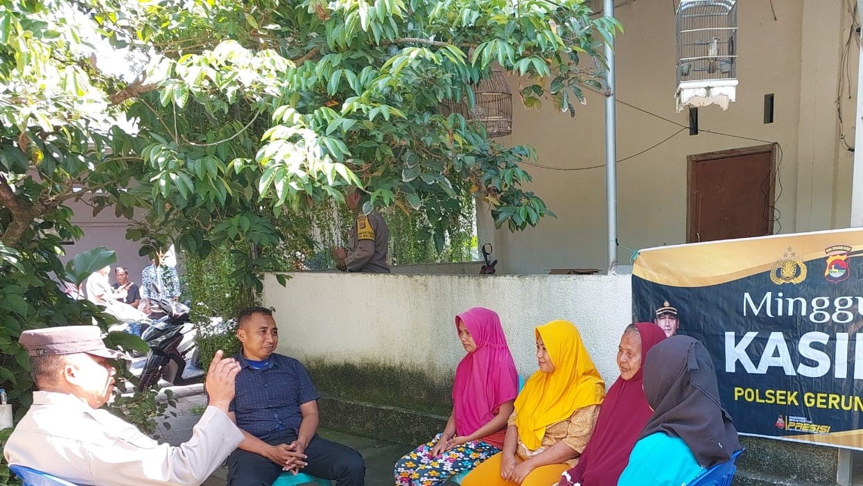 Polsek Gerung Gelar Program Minggu Kasih di Dusun Beleke