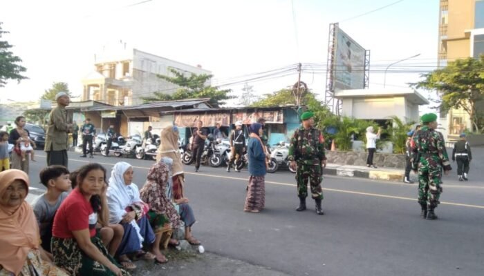Antusiasme Membara di Jalan Terusan Bung Hatta: Warga NTB Sambut Hangat Presiden Jokowi