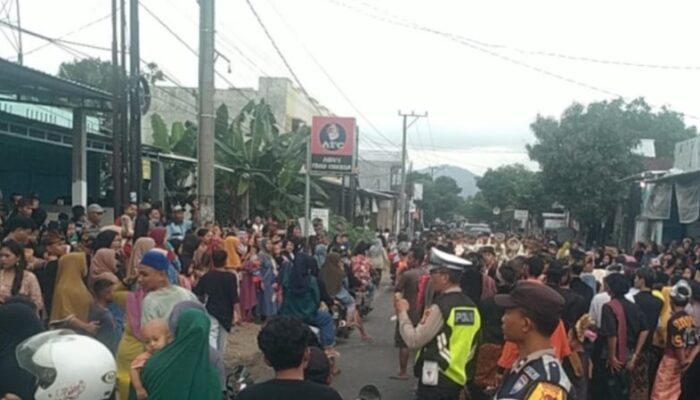 Semarak Tradisi Nyongkolan di Kediri: Gendang Belek Bergema dalam Pengawalan Ketat Polisi