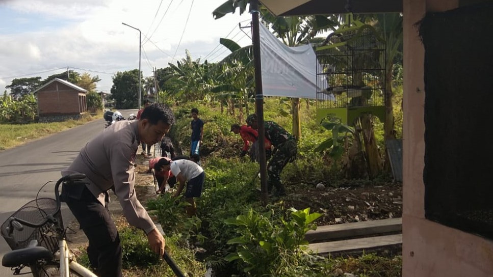 Gotong Royong dan Pemberdayaan Masyarakat di Desa Perampuan