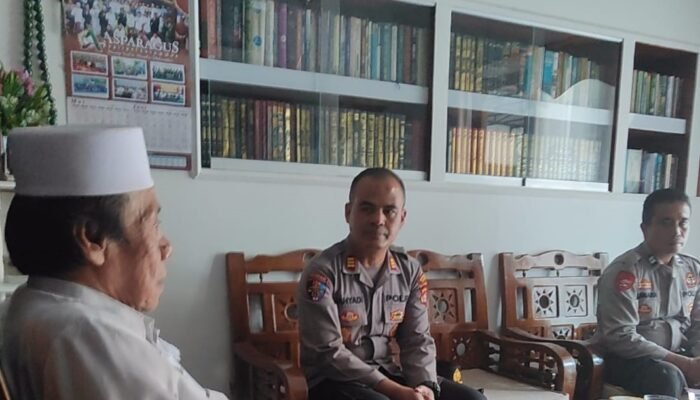 Kapolsek Kediri Jalin Silaturahmi dengan Ponpes Al Islahuddiny Kediri untuk Perkuat Kerukunan Umat