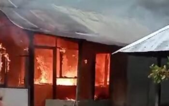 Kebakaran Melanda Lombok Utara, Polsek Pemenang Sigap Evakuasi Warga