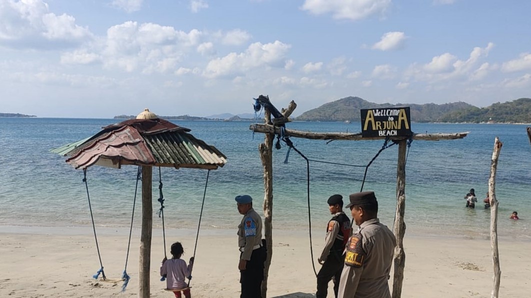 Patroli Ketat Polsek Sekotong di Obyek Wisata Pantai Arjuna