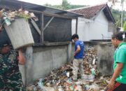 TNI dan Masyarakat Bersama Menciptakan Lingkungan Sehat di Lombok Barat