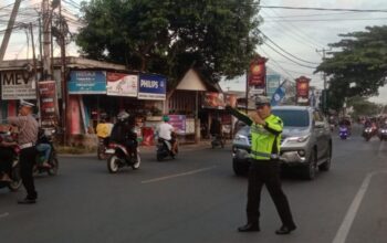 Polsek Batulayar Atasi Kemacetan Senggigi dengan Gatur Sore