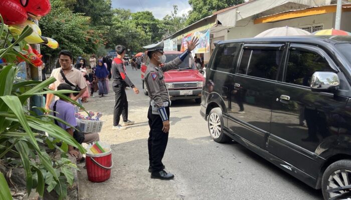 Polsek Kediri Amankan Kedatangan Santri Baru di Pondok Pesantren Nurul Hakim