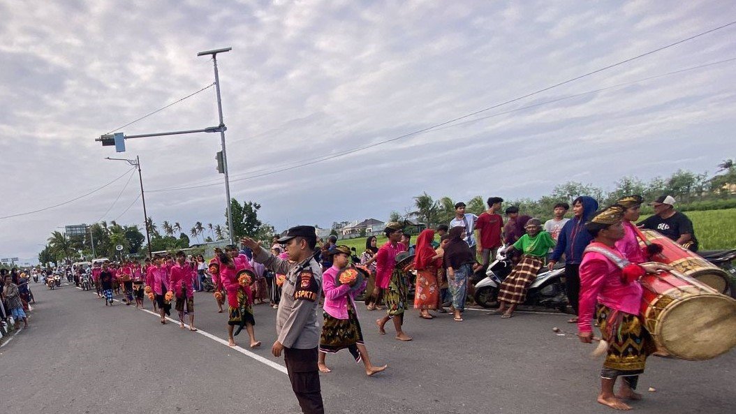 Polsek Kediri Kawal Nyongkolan, Lestarikan Budaya Lombok Barat