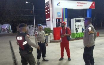 Patroli KRYD Polsek Sekotong Beri Rasa Aman di SPBU Sayong