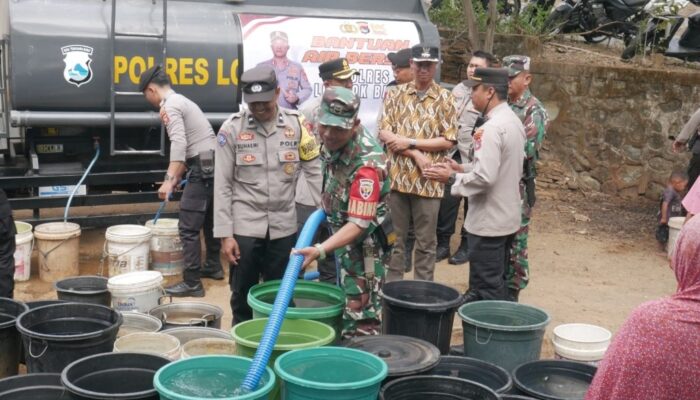 Kolaborasi Babinsa dan Polres Lobar: Distribusi 3000 Liter Air Bersih untuk Desa Labuan Tereng