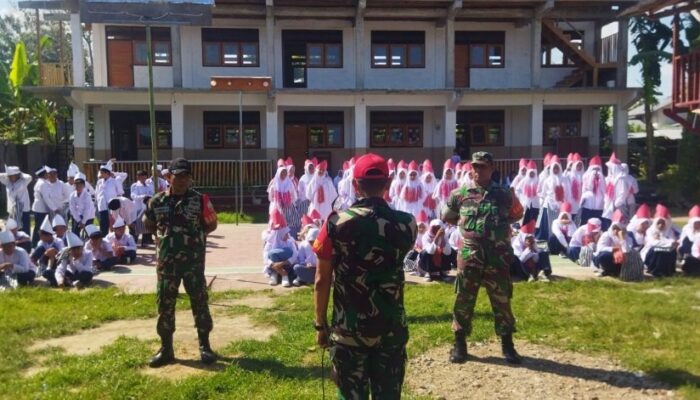 Babinsa Koramil 1606-07/Gunungsari Berikan Semangat Kebangsaan kepada Siswa Baru di Yayasan Pondok Pesantren Banu Sanusi