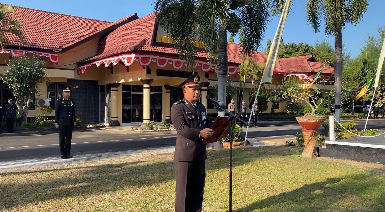 Bendera Merah Putih Berkibar Gagah di Polres Lombok Barat, Inspirasi Negeri!