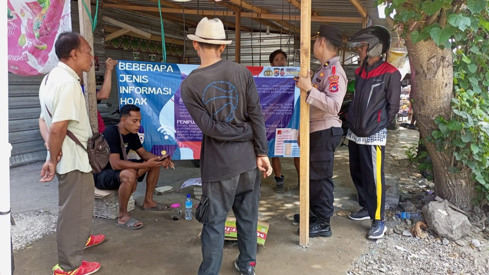 Cegah Hoaks, Polisi Ajak Pedagang Jaga Kondusivitas Lombok Barat