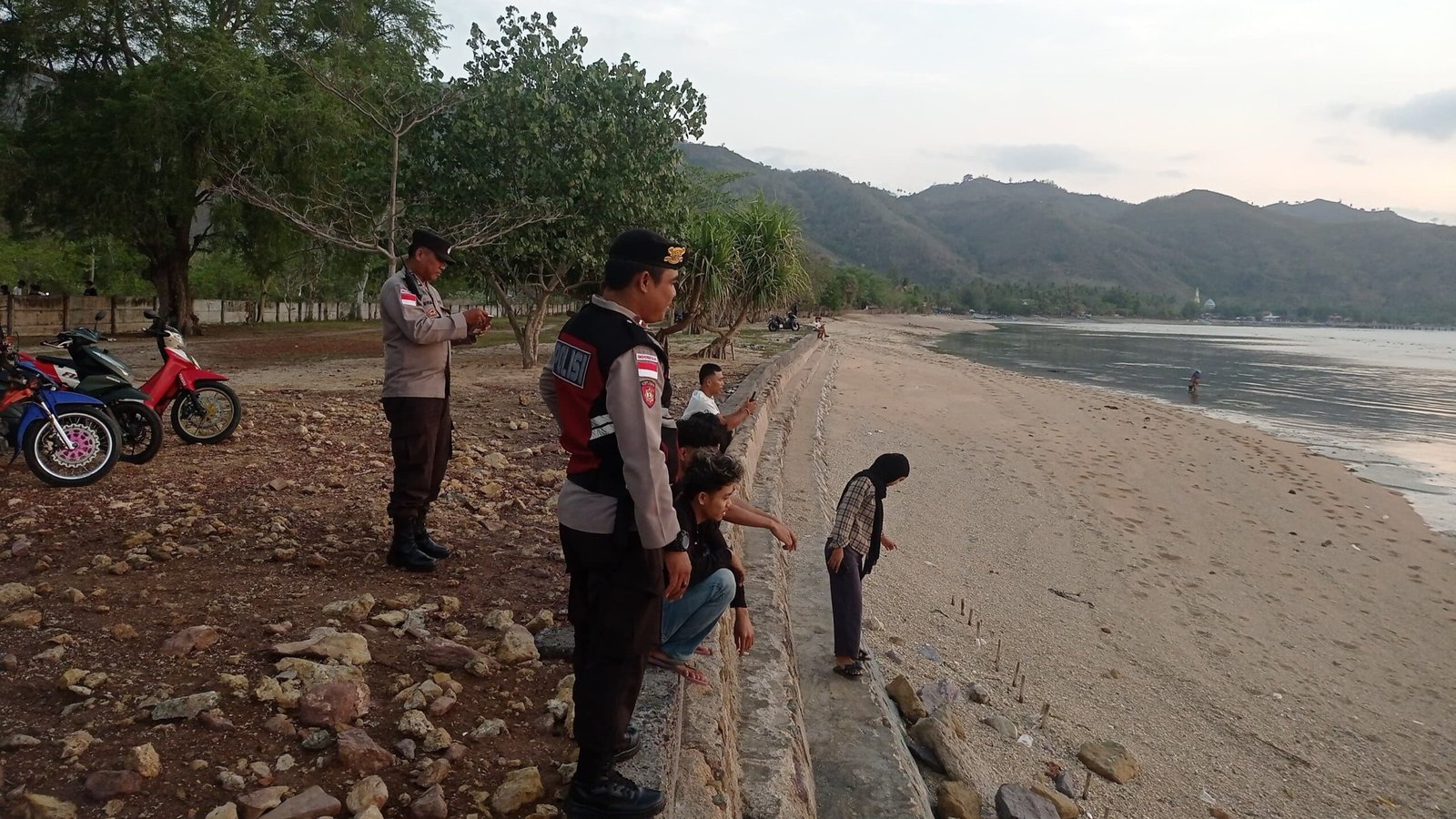 Keamanan Maksimal di Pantai Kemos, Wisatawan Makin Nyaman