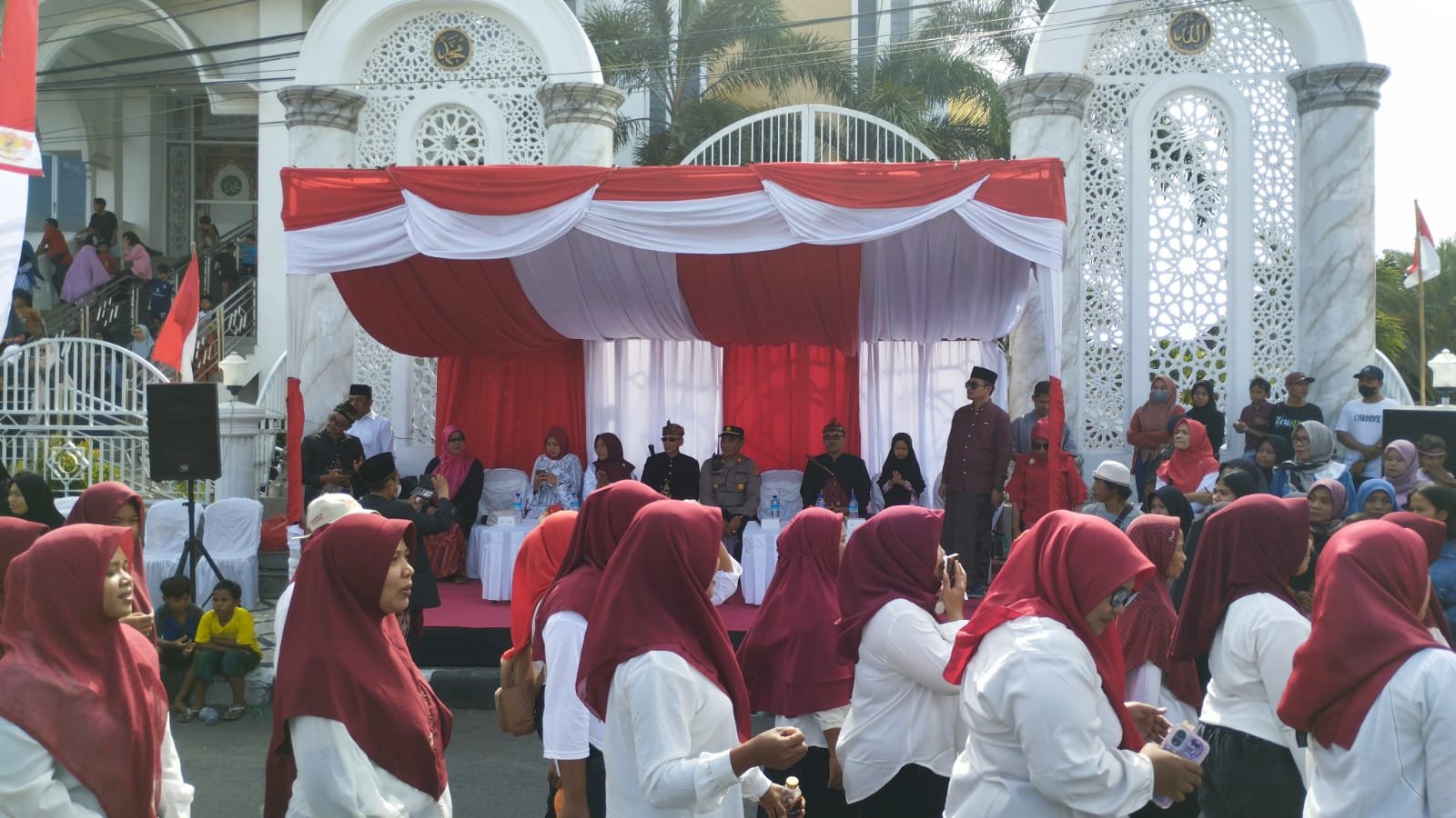 Pawai Alagoris Meriahkan HUT RI ke-79 di Gerung, Lombok Barat