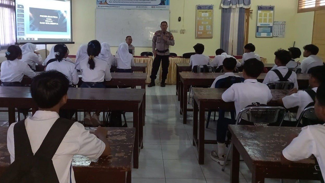 Polres Lombok Barat Gelar Binluh Pilkada di SMKN 2 Lembar