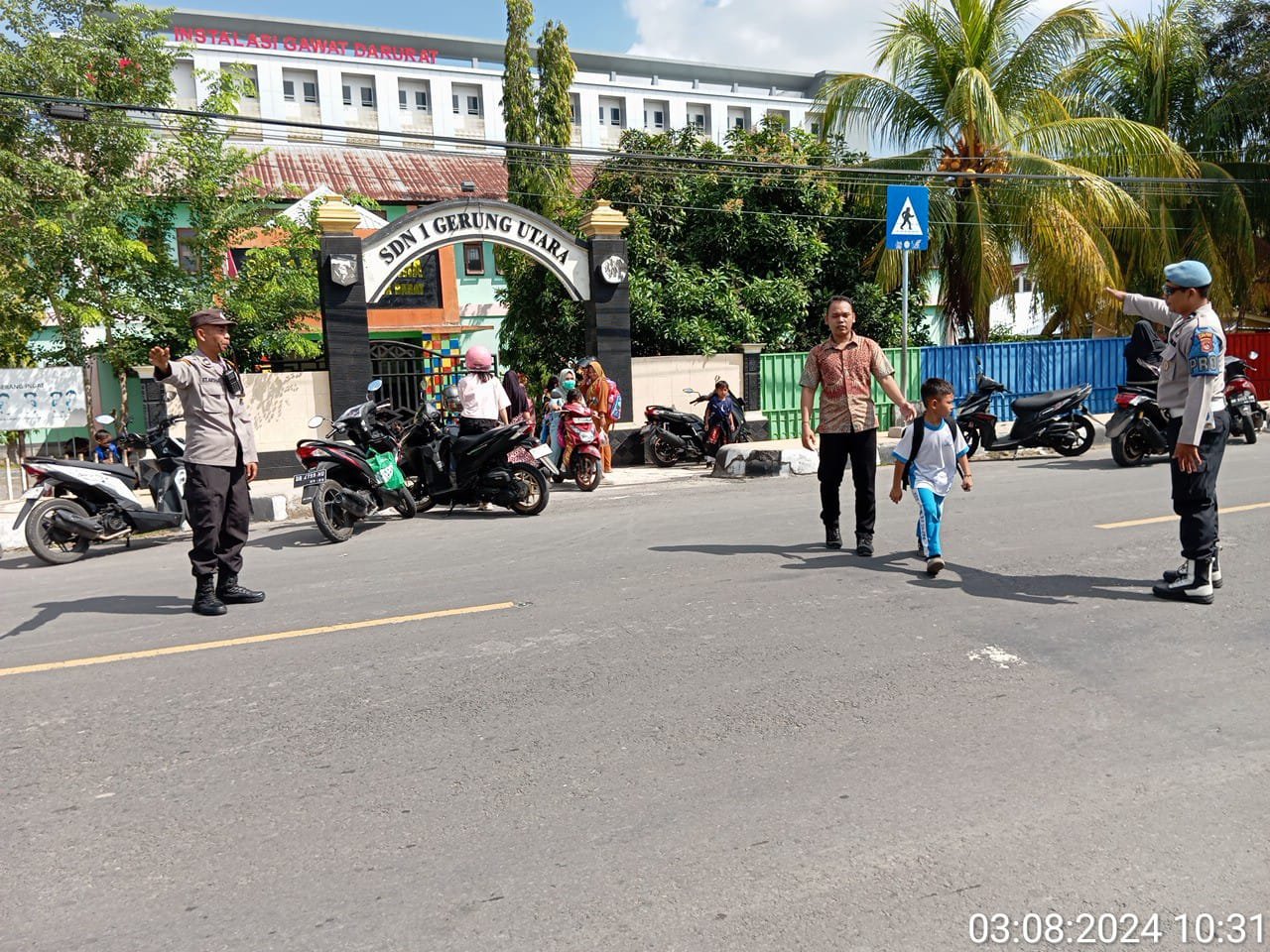 Polsek Gerung Antisipasi Kecelakaan, Atur Lalu Lintas di Jam Sibuk