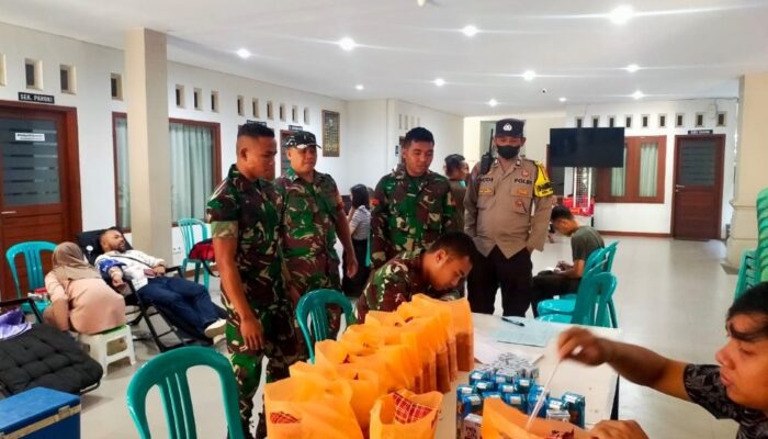 TNI dan Polri Bergotong Royong: Donor Darah di Gereja Santa Maria Imaculata Meriahkan HUT RI ke-79