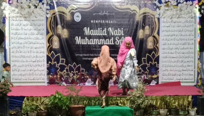 Busana Muslim Cilik Meriahkan Maulid Nabi di Kediri