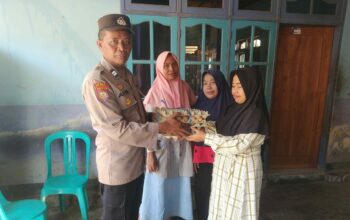 Peduli Stunting, Polsek Kediri Gelar Jumat Berkah di Lombok Barat