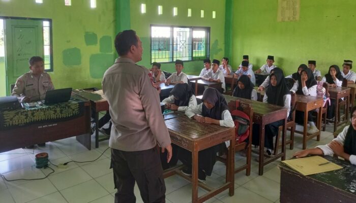 Pemilukada 2024: Polres Lombok Barat Ajak Santri Jaga Keamanan dan Kondusifitas