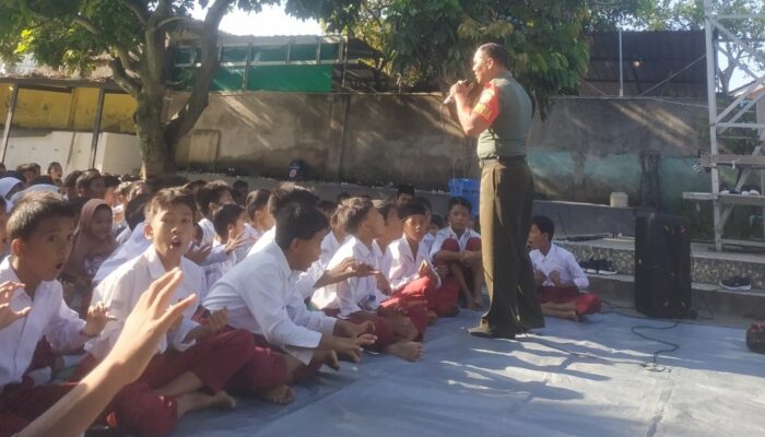 Babinsa Bersama Karang Taruna Bina Karya Sayang-Sayang Sampaikan Wawasan Kebangsaan dan Pola Hidup Sehat di SDN 7 Cakranegara