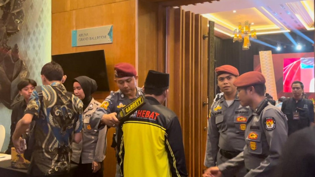 Debat Perdana Pilkada Lombok Barat Berjalan Sukses dengan Pengamanan Ketat