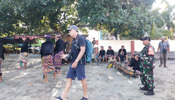 Sambutan Meriah di Pantai Senggigi: Kolaborasi Babinsa dan Instansi Terkait Amankan Kedatangan Kapal Pesiar Portugal