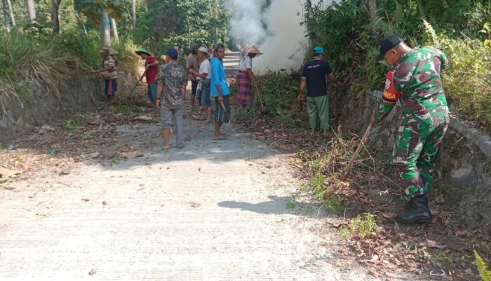 Babinsa Dopang Pimpin Aksi Bersih Bukit Korea di Lombok Barat