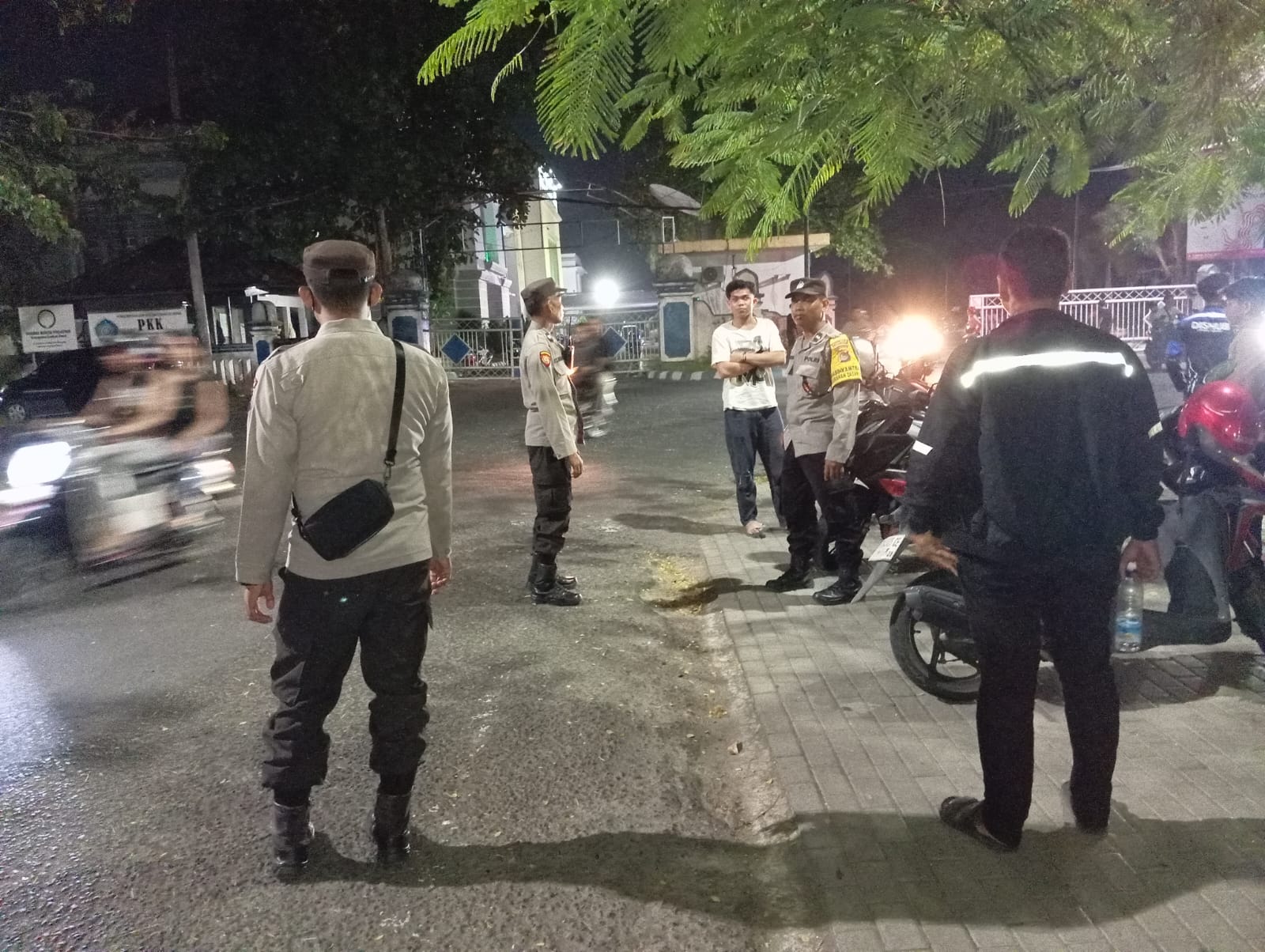 Polsek Gerung Sukses Cegah Kejahatan di Nobar Taman Kota Penas