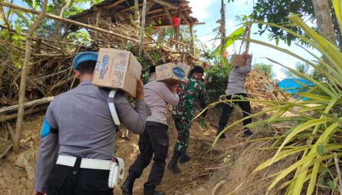 Polri Peduli: Kapolsek Lembar Sambangi Dua Rumah Duka di Lembar