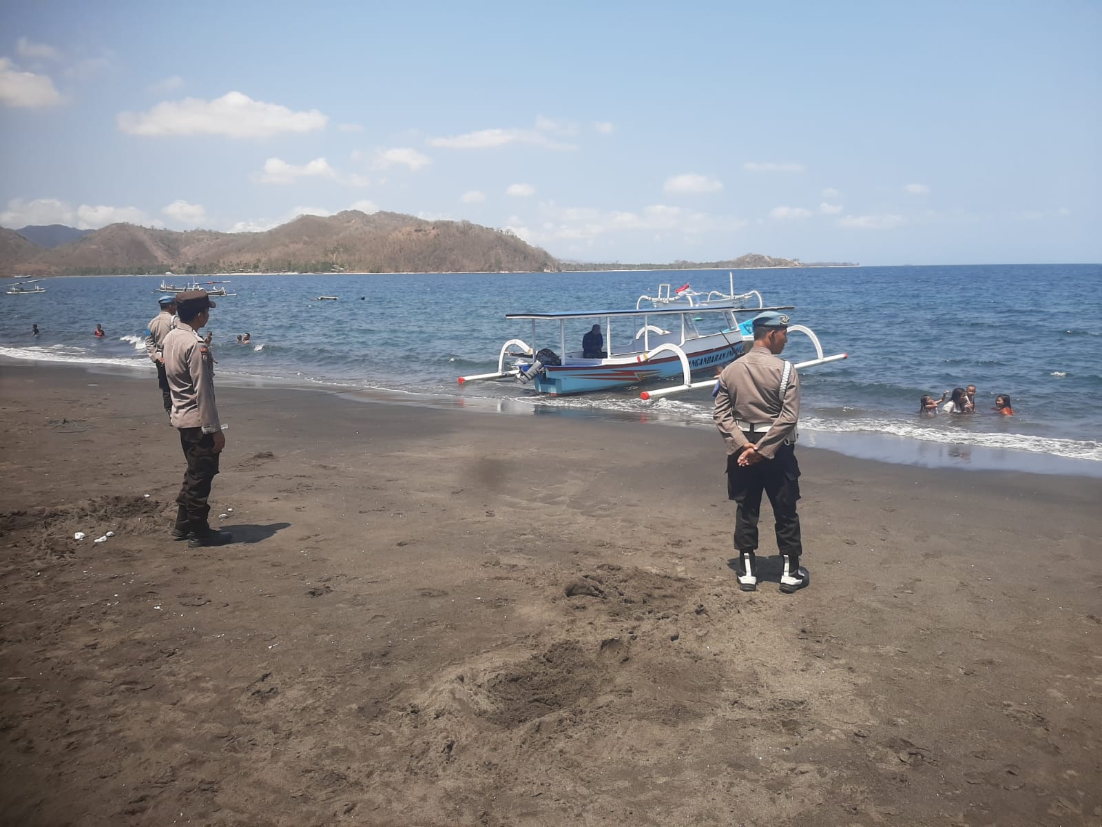 Polsek Lembar Tingkatkan Patroli KRYD demi Kenyamanan Pengunjung Pantai Cemare