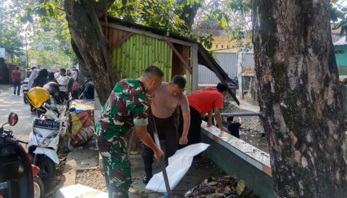 Gotong Royong Bersihkan Kali Ning, Warga Karang Kelok Baru Siap Hadapi Musim Hujan dengan Aksi Nyata