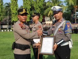 Kapolres Lombok Barat Beri Penghargaan kepada Aiptu H. Hasibuan Abdillah, Personel Lalu Lintas yang Inspiratif