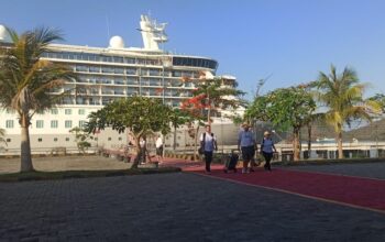 Kapal Pesiar Silver Nova Merapat di Lombok, Bawa 650 Wisatawan Asing