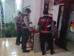 Operasi Mantap Praja 2024: Polres Lombok Barat Pastikan Keamanan di Kantor KPU