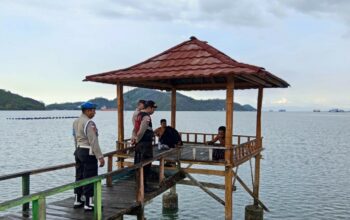 Patroli Polsek Sekotong, Jaga Keamanan Wisatawan di Eko Wisata Mangrove