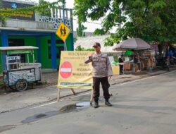 Polsek Labuapi Atur Lalu Lintas, Pastikan Kenyamanan Selama Perbaikan Jembatan