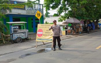 Polsek Labuapi Atur Lalu Lintas, Pastikan Kenyamanan Selama Perbaikan Jembatan