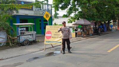 Polsek Labuapi Atur Lalu Lintas, Pastikan Kenyamanan Selama Perbaikan Jembatan