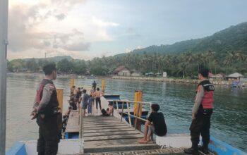 Polsek Sekotong Gelar Patroli Rutin di Dermaga Tawun, Keamanan Terjaga!