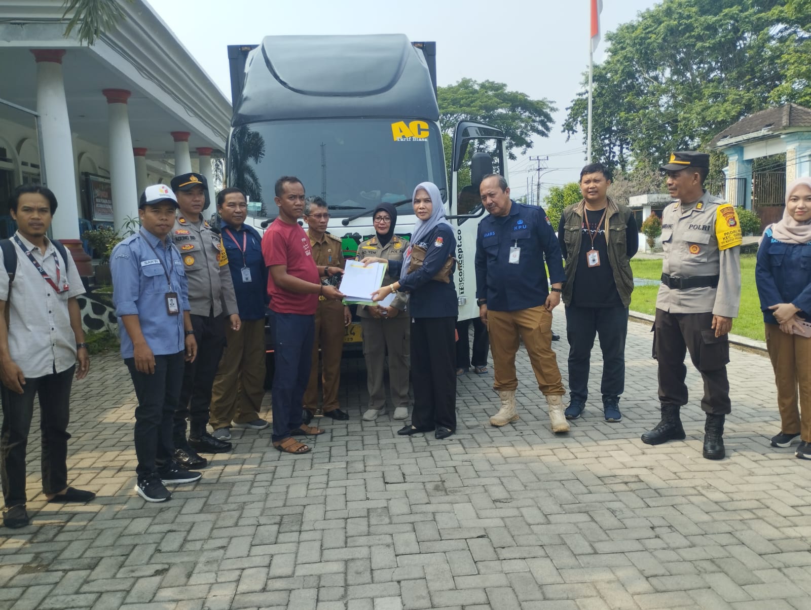 Proses Aman! Logistik Pilkada Gerung Siap Didistribusikan ke Desa