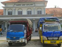 Proses Pengiriman Logistik Pilkada di Batu Layar, Aman dan Lancar