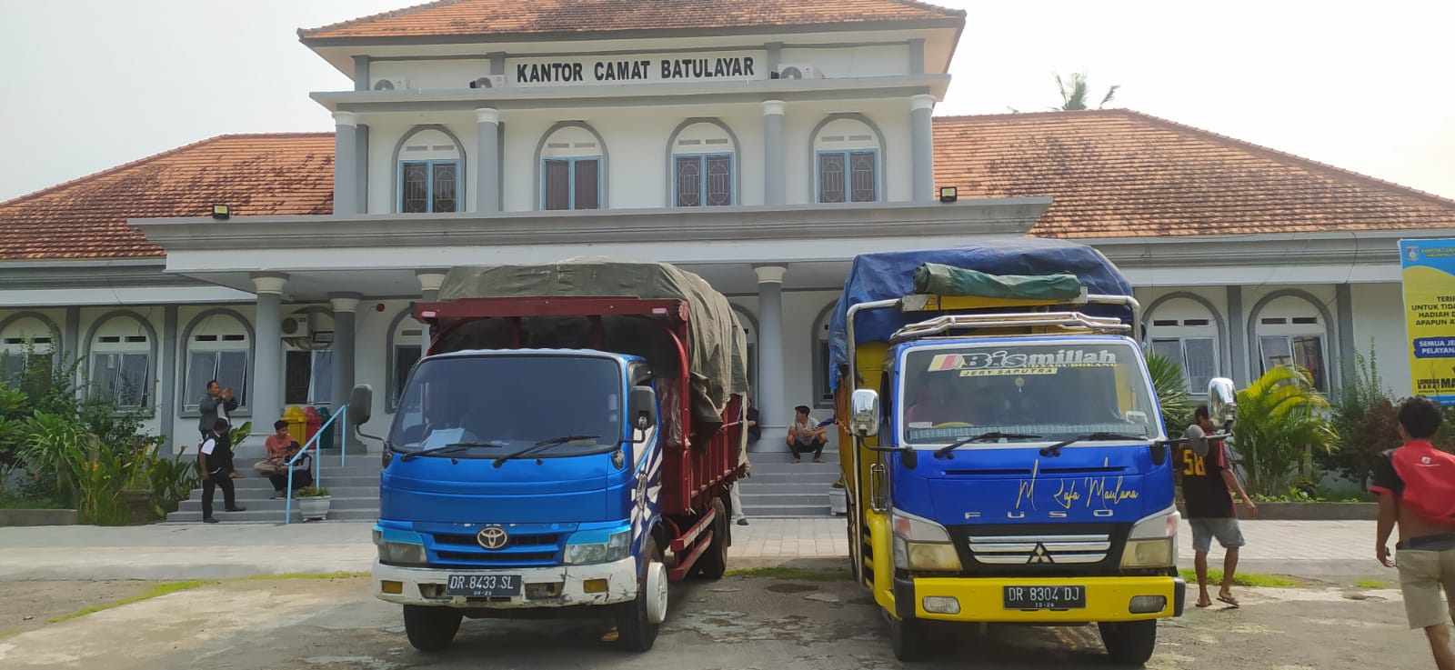 Proses Pengiriman Logistik Pilkada di Batu Layar, Aman dan Lancar