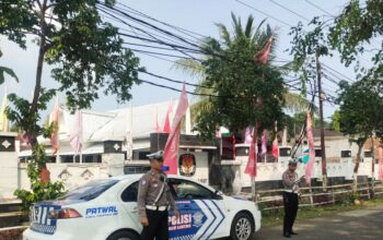 Satlantas Polres Lombok Barat Amankan Kantor KPU dan Bawaslu