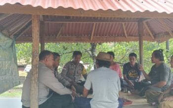 Curhat Warga Batu Kumbu Didengar, Polsek Sekotong Beri Solusi Cepat