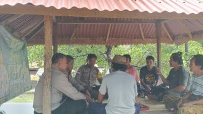 Curhat Warga Batu Kumbu Didengar, Polsek Sekotong Beri Solusi Cepat