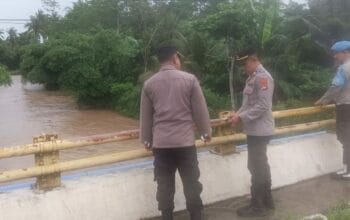 Deteksi Banjir, Polsek Sekotong Aktif Pantau Sungai Empol