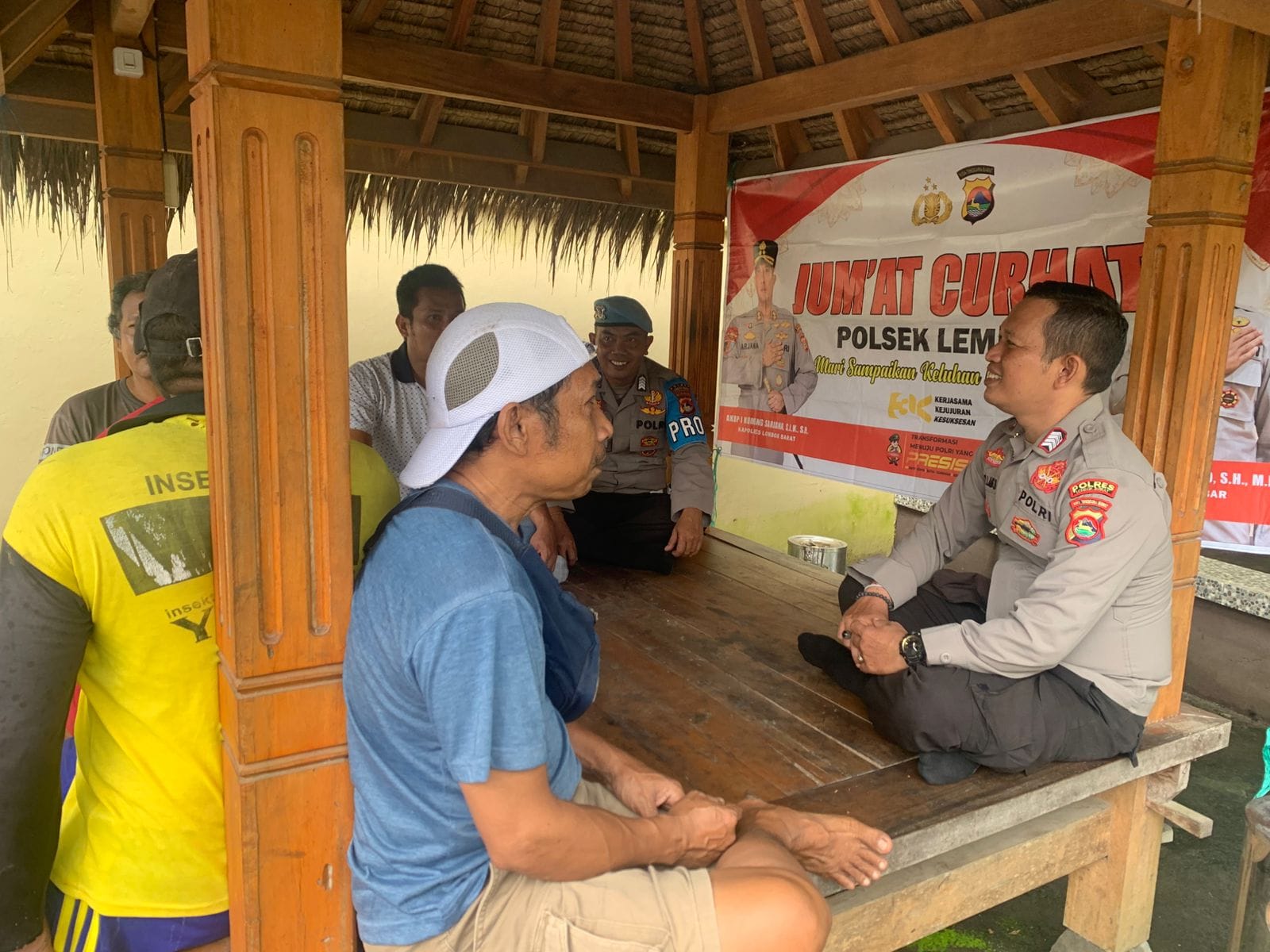 Jumat Curhat Polsek Lembar, Warga Kebon Talo Apresiasi Dialog Langsung dengan Polisi