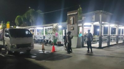 Keamanan Maksimal, Polsek Lembar Amankan Pelabuhan ASDP Malam Minggu