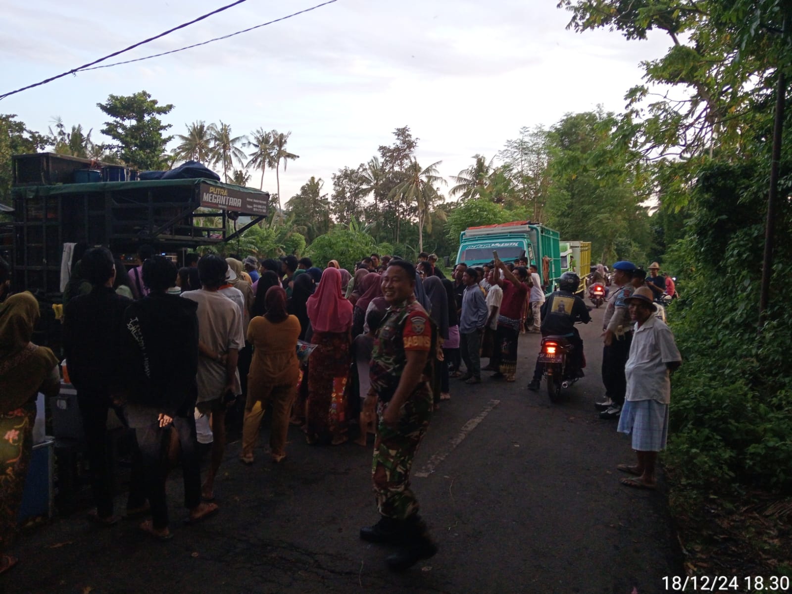 Nyongkolan Lombok Tradisi Meriah yang Dijaga Ketat Polisi (2)